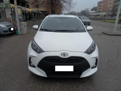 Gebraucht Toyota Yaris Active 72 PS (52 kW) 2022 Weiß Limousine