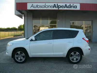 Usata Toyota RAV4 Executive 150 CV (110 kW) 2010 Bianco SUV