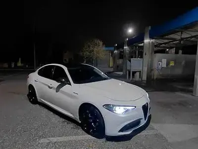Usata Alfa Romeo Giulia 150 CV (110 kW) 2017 Bianco Berlina