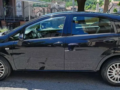 Usata Fiat Punto Lounge 75 CV (55 kW) 2013 Nero Utilitaria