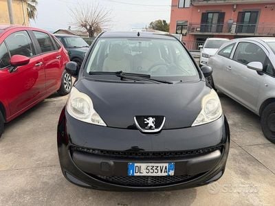Usata Peugeot 107 68 CV (50 kW) 2007 Bianco Utilitaria