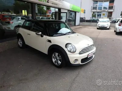 Usata Mini ONE 75 CV (55 kW) 2012 Beige Utilitaria