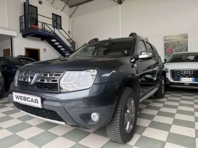 Usata Dacia Duster Lauréate 114 CV (83 kW) 2017 Grigio SUV