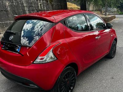 Usata Lancia Ypsilon 69 CV (50 kW) 2014 Rosso Utilitaria