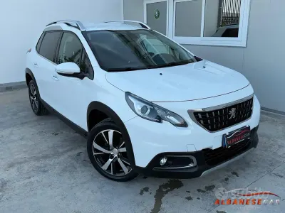 Usata Peugeot 2008 Allure 120 CV (88 kW) 2017 Bianco SUV