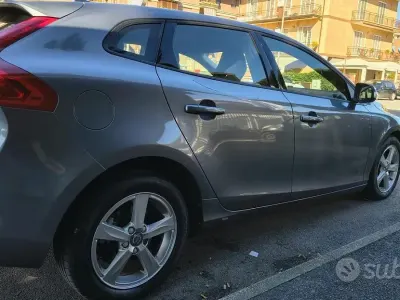 Usata Volvo V40 115 CV (84 kW) 2015 Grigio Berlina