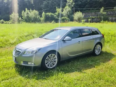 Usata Opel Insignia 160 CV (117 kW) 2012 Grigio Station wagon