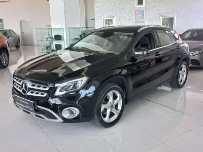 Usata Mercedes GLA180 109 CV (80 kW) 2018 Nero osiidiana SUV