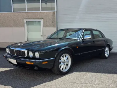 Usata Jaguar XJ Executive 284 CV (208 kW) 1998 Verde Berlina