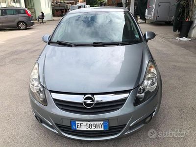 Usata Opel Corsa Cosmo 90 CV (66 kW) 2010 Argento Berlina