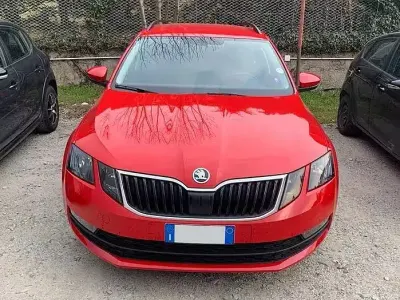 Usata Skoda Octavia 110 CV (80 kW) 2020 Rosso Station wagon