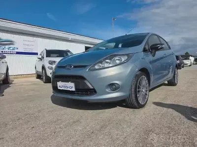 Usata Ford Fiesta Titanium 92 CV (67 kW) 2010 Blu Berlina