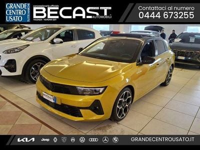 Usata Opel Astra Ultimate 131 CV (96 kW) 2022 Giallo metallizzato Berlina