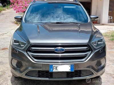 Usata Ford Kuga Business Edition 180 CV (132 kW) 2017 Grigio SUV