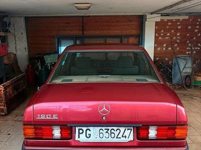 Begagnad Mercedes 190 122 HK (89 kW) 1989 Röd Sedan