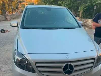 Usata Mercedes B180 90 CV (66 kW) 2013 Grigio Utilitaria