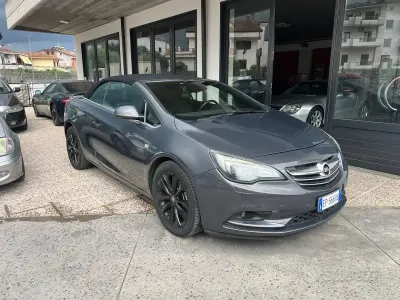 Usata Opel Cascada Cosmo 165 CV (121 kW) 2013 Grigio Cabrio