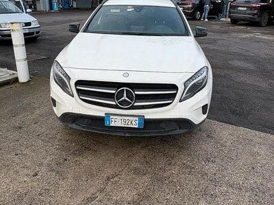 Usata Mercedes GLA200 136 CV (100 kW) 2016 Bianco SUV