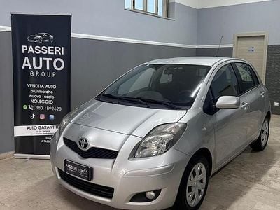 Usata Toyota Yaris Sol 90 CV (66 kW) 2010 Grigio Utilitaria