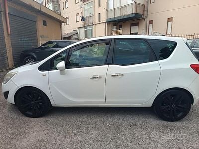 Usata Opel Meriva Cosmo 110 CV (80 kW) 2011 Bianco Monovolume