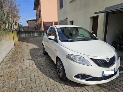 Usado Lancia Ypsilon Gold 69 HP (50 kW) 2017 Citadino
