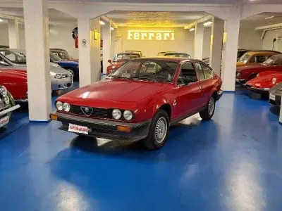Usata Alfa Romeo GTV 131 CV (96 kW) 1982 Rosso alfa / pastello Coupé