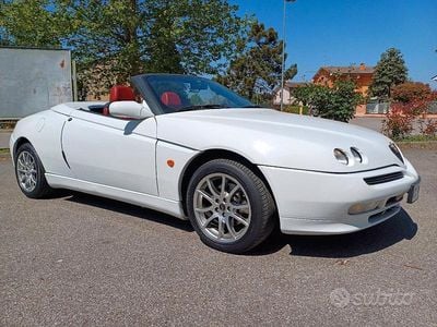 Usata Alfa Romeo Spider 150 CV (110 kW) 1995 Bianco Cabrio