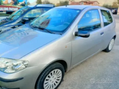 Begagnad Fiat Punto 60 HK (44 kW) 2004 Grå Halvkombi