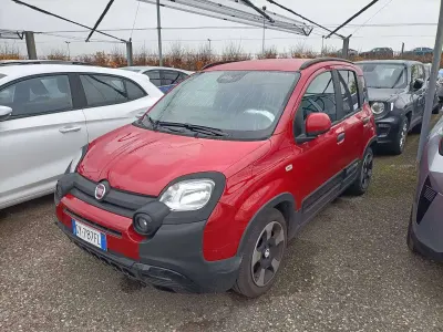 Usado Fiat Panda Cross Cross 69 CV (50 kW) 2025 Rojo Utilitario