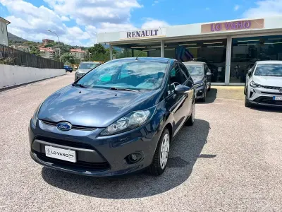 Usata Ford Fiesta 68 CV (50 kW) 2009 Grigio Berlina