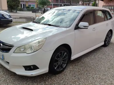 Usado Subaru Legacy Trend 150 CV (110 kW) 2011 Blanco Familiar