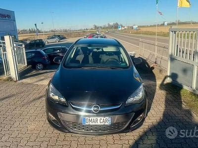 Usata Opel Astra 140 CV (102 kW) 2013 Nero Station wagon