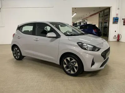 Nuova Hyundai i10 63 CV (46 kW) 2025 Grigio metalizzato Utilitaria