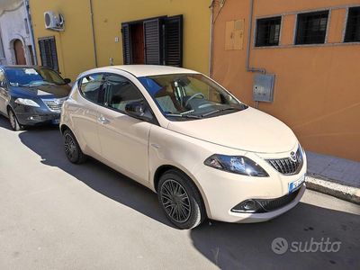 Usata Lancia Ypsilon Gold 69 CV (50 kW) 2022 Oro Utilitaria