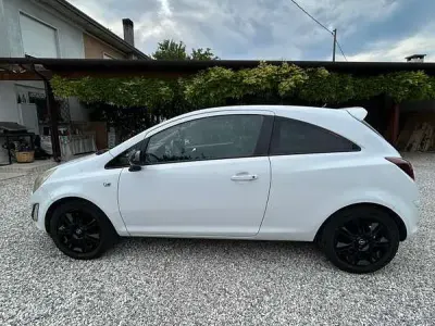 Usata Opel Corsa Sport 95 CV (69 kW) 2011 Utilitaria