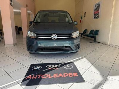 Usata VW Caddy Highline 102 CV (75 kW) 2017 Verde Monovolume