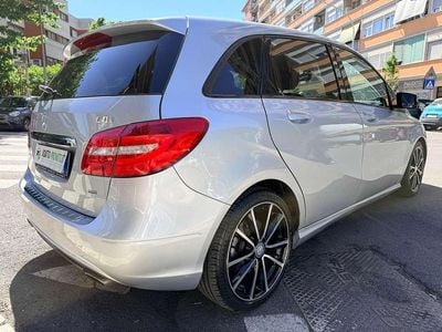 Usado Mercedes B220 Premium 170 CV (125 kW) 2014 Plateado Monovolumen