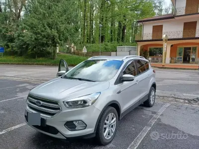 Usata Ford Kuga 120 CV (88 kW) 2019 Grigio SUV