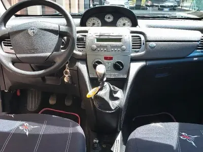 Usata Lancia Ypsilon 60 CV (44 kW) 2011 Utilitaria