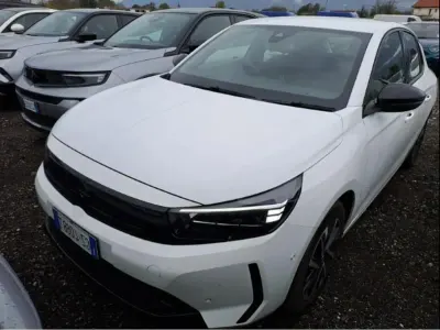 Usata Opel Corsa 101 CV (74 kW) 2024 Grigio / metallizzato Berlina