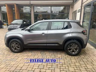Nuova Jeep Avenger Longitude 100 CV (73 kW) 2026 Argento SUV