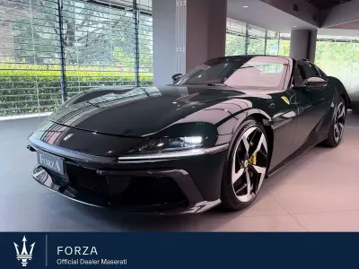 Nuova Ferrari 12 Cilindri 829 CV (609 kW) 2026 Verde british racing Cabrio