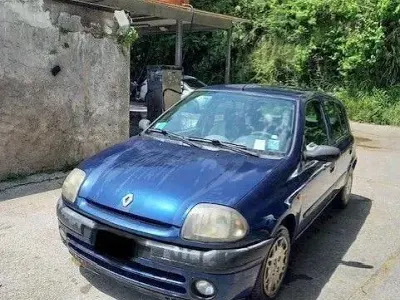 Usata Renault Clio 58 CV (42 kW) 2000 Bluazzurro Berlina