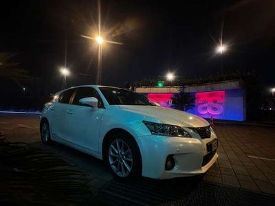 Lexus CT200h