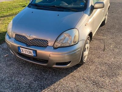 Usata Toyota Yaris 2003 Grigio Berlina