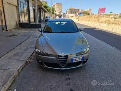 Usata Alfa Romeo 147 120 CV (88 kW) 2006 Grigio Utilitaria