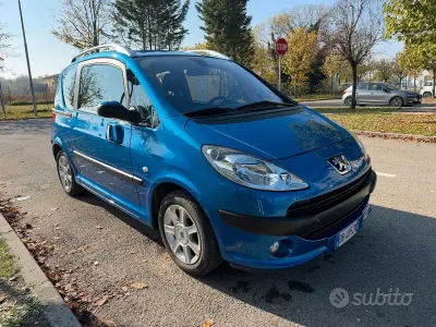 Usata Peugeot 1007 73 CV (53 kW) 2006 Blu Monovolume