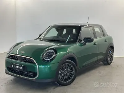 Usata Mini Cooper Classic 114 kW (156 CV) 2025 Verde Utilitaria