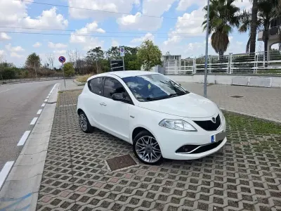 Usata Lancia Ypsilon Platinum 69 CV (50 kW) 2016 Bianco Utilitaria