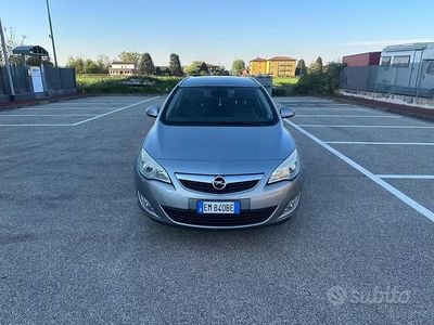 Usata Opel Astra Cosmo 110 CV (80 kW) 2012 Blu Station wagon